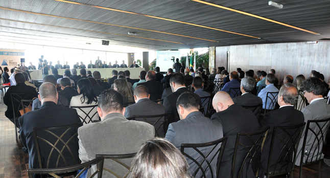 Secretário José Orleans esteve no encontro da entidade, que reúne 85 cidades-polo de Minas Gerais